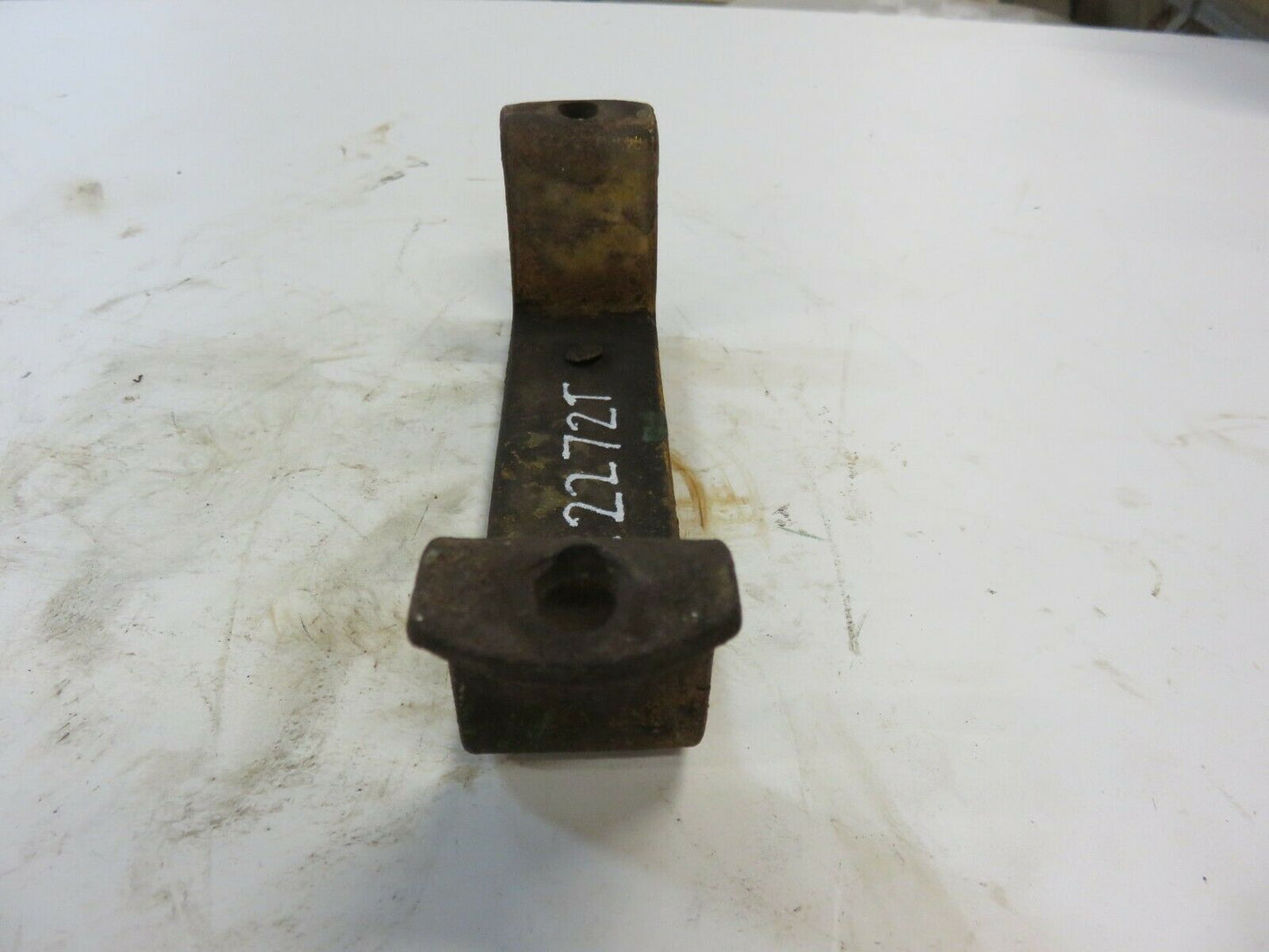 AL2272T John Deere Rear Gas Tank Bracket For L, LA, LI