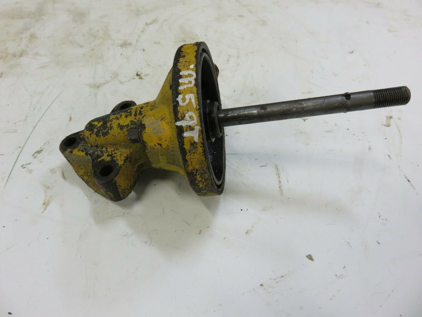 M59T, AM736T John Deere Engine Oil Filter Base For M, 40, 320, 420, 330, 430