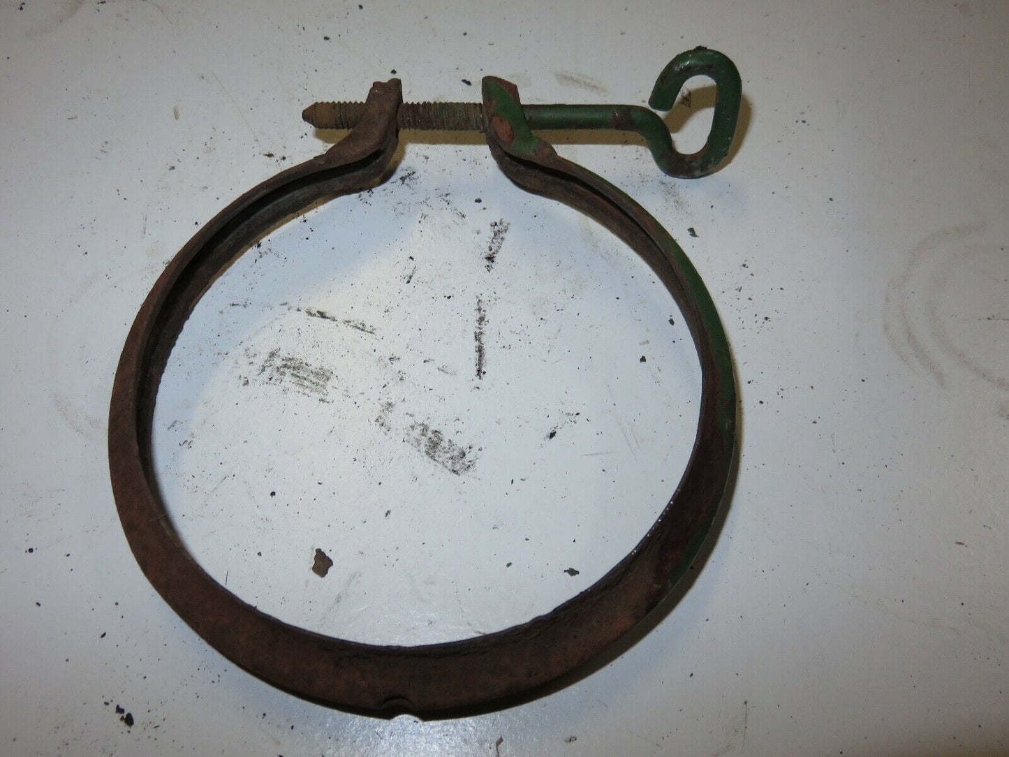 AR600R John Deere Air Cleaner Oil Bowl Clamp For R Pony Motor