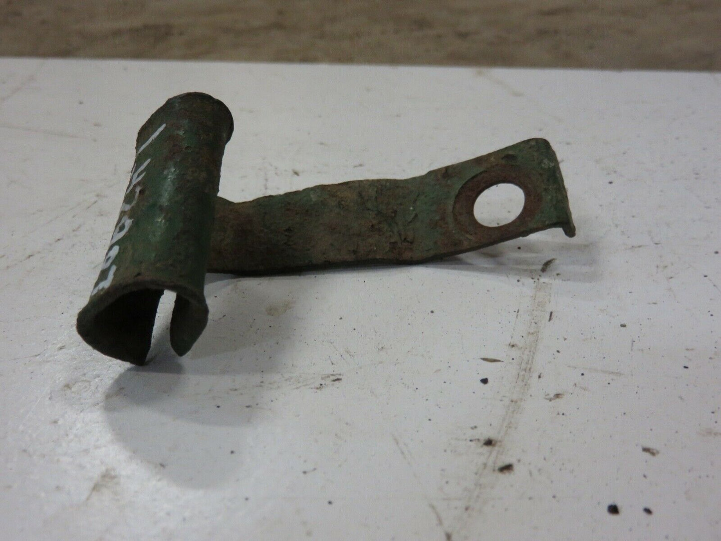 L4290T John Deere Spark Plug Cable Bracket For L, LA, LI