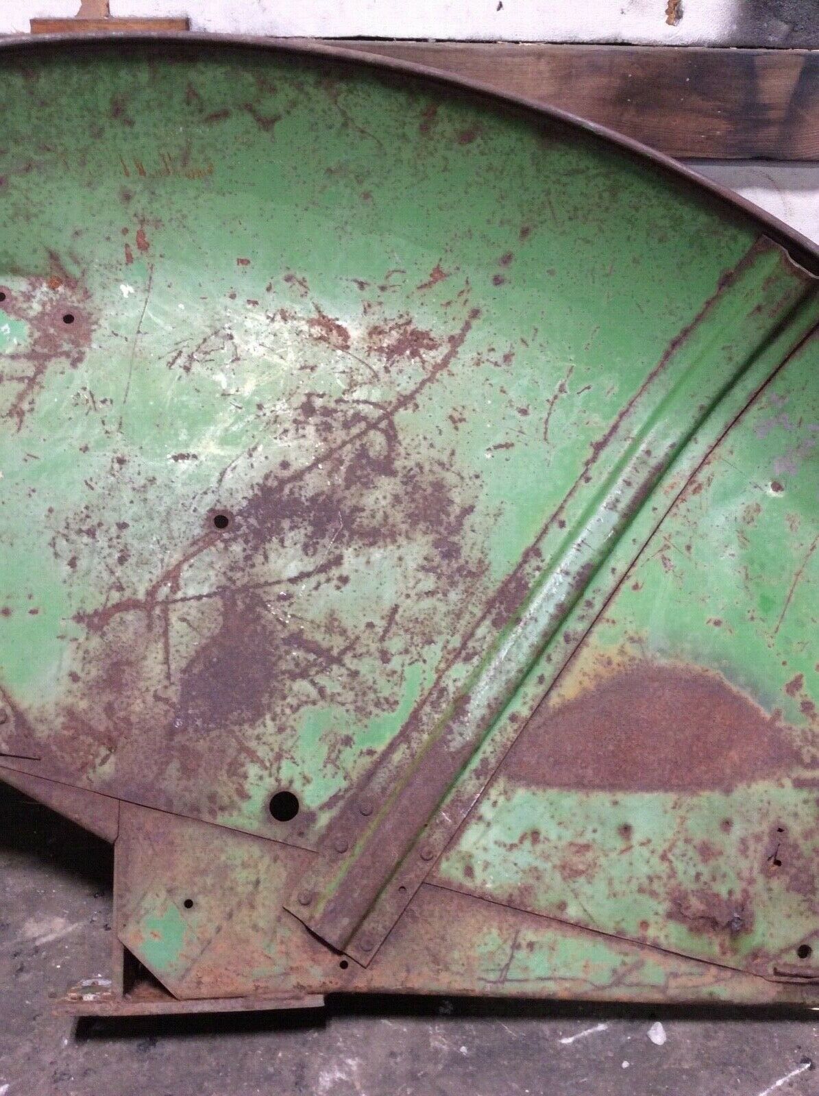 AR421R John Deere Left Hand Fender For R