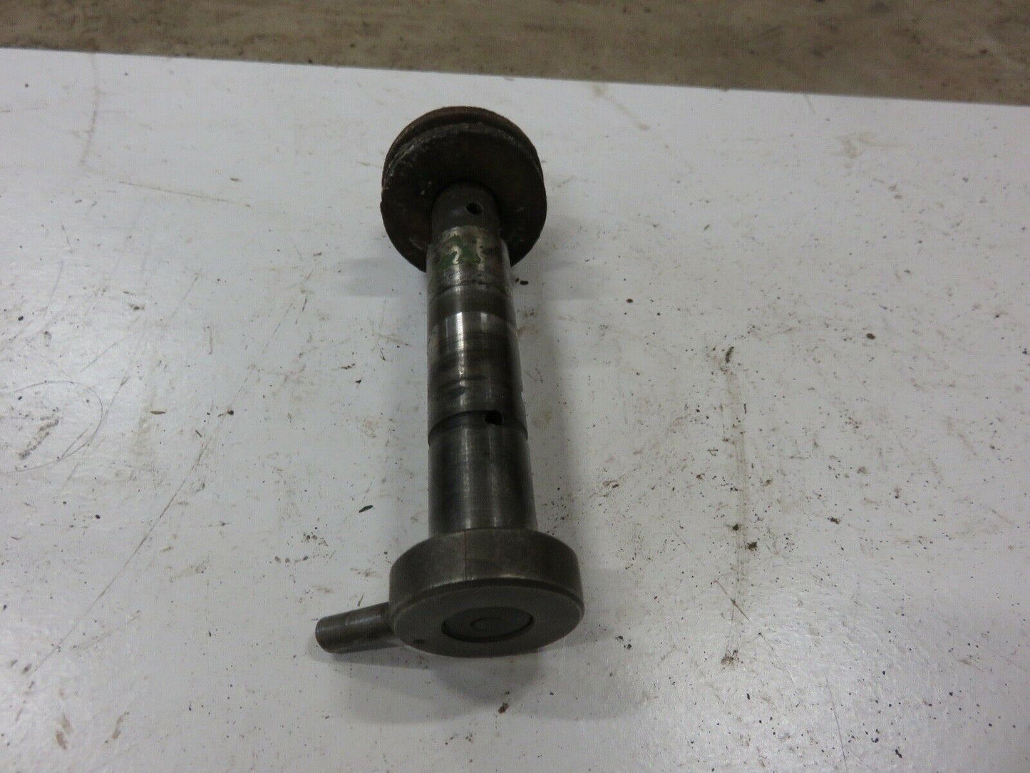 AL2860T, AL2861T John Deere Fan Spindle For L, LA, LI
