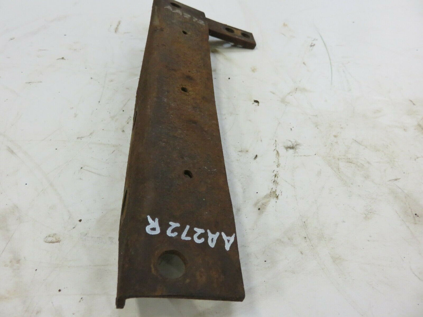 AA272R John Deere Rear Fuel Tank Support For A