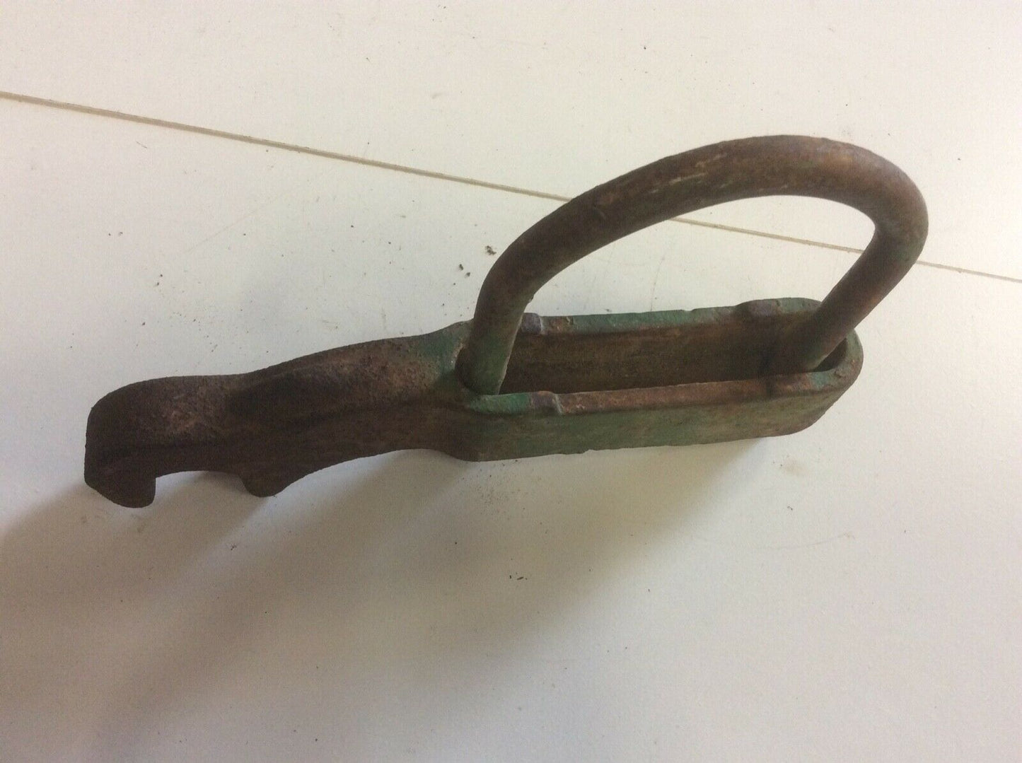 A3637R John Deere Cylinder Hanger With U-Bolt For A, B, G