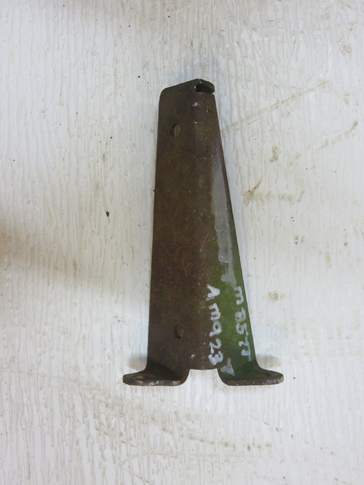 M857T, AM923T John Deere Left Lower Radiator Support Bracket For MT, 40, 420, 430