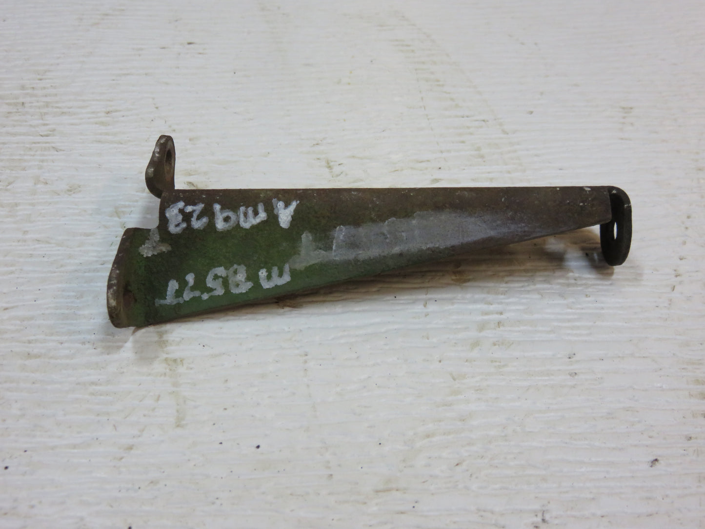 M857T, AM923T John Deere Left Lower Radiator Support Bracket For MT, 40, 420, 430