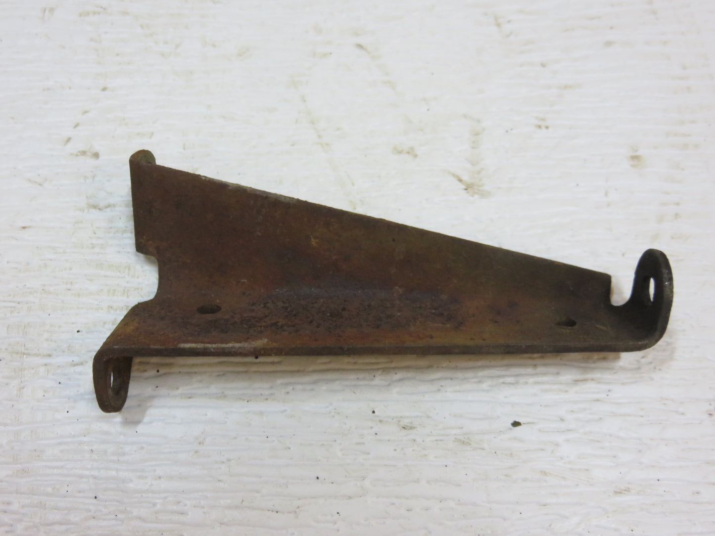 M857T, AM923T John Deere Left Lower Radiator Support Bracket For MT, 40, 420, 430