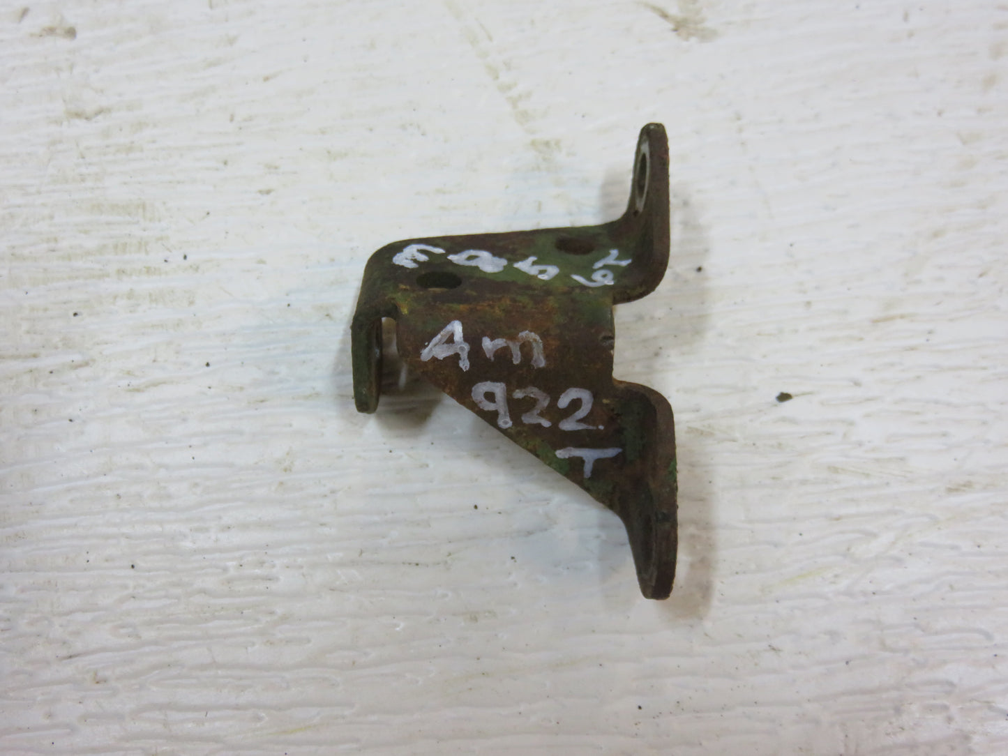 M856T, AM922T John Deere Right Lower Radiator Support Bracket For MT, 40, 420, 430
