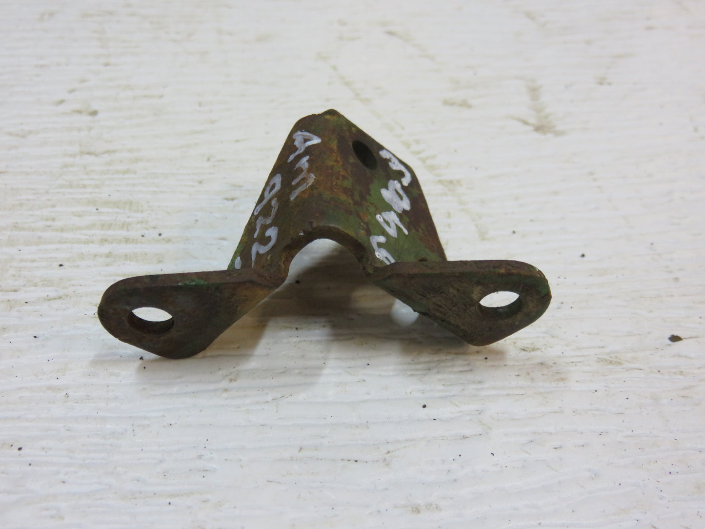M856T, AM922T John Deere Right Lower Radiator Support Bracket For MT, 40, 420, 430