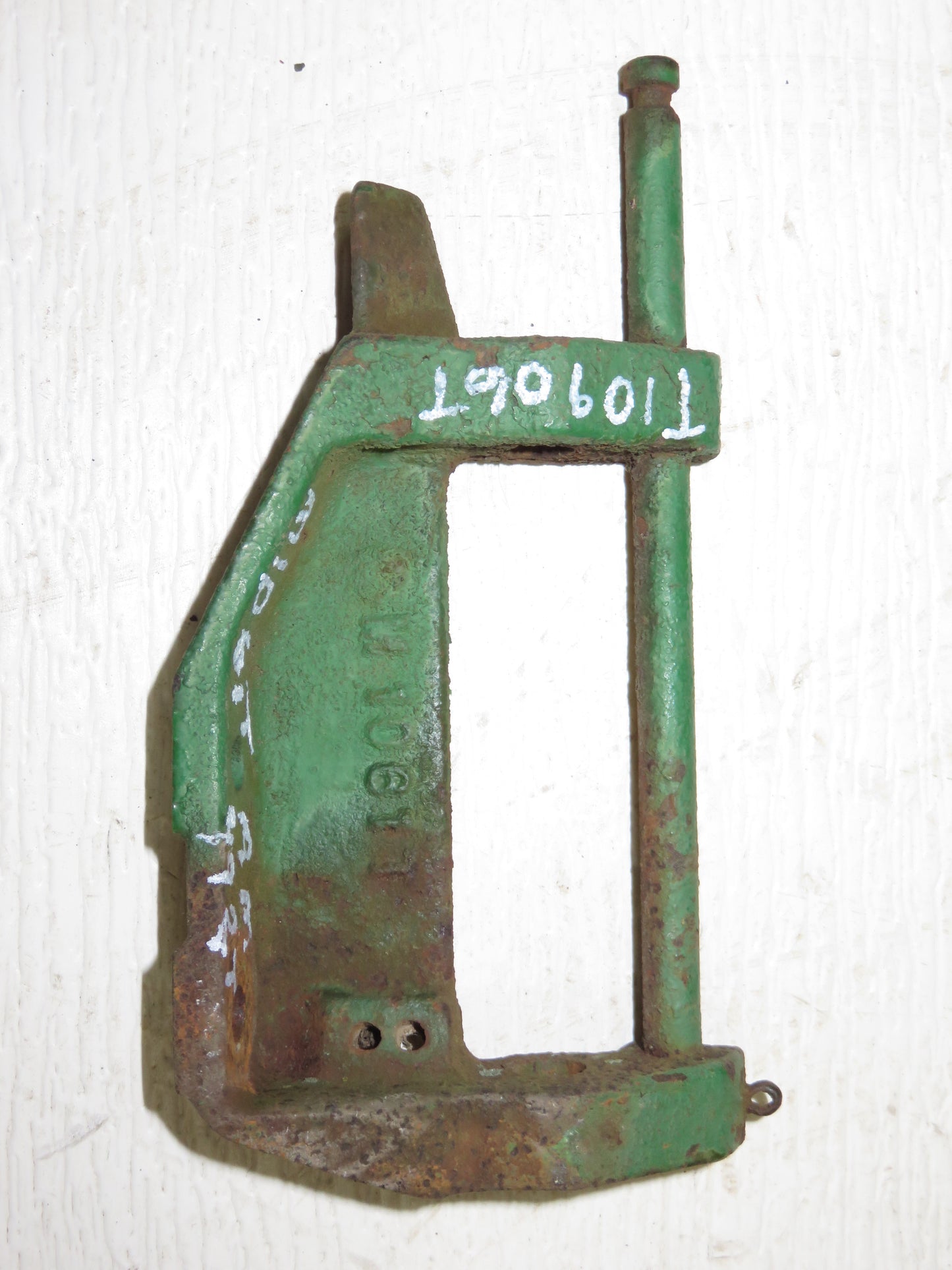 T10906T, M1061T, AM492T John Deere Throttle Control Bracket For M, 40