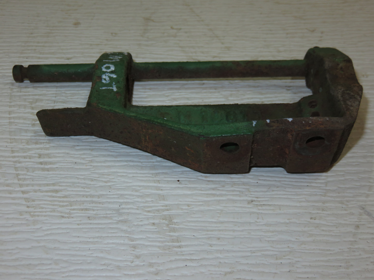 T10906T, M1061T, AM492T John Deere Throttle Control Bracket For M, 40