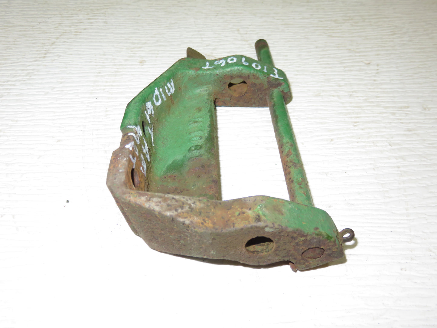 T10906T, M1061T, AM492T John Deere Throttle Control Bracket For M, 40