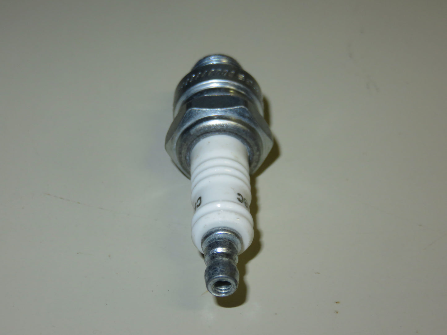 AP19170HR, J8C John Deere Champion Spark Plug For 70, 80, 720, 820, 730, 830, 840