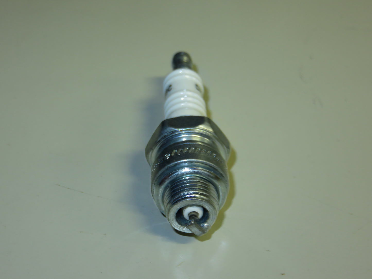 AP19170HR, J8C John Deere Champion Spark Plug For 70, 80, 720, 820, 730, 830, 840