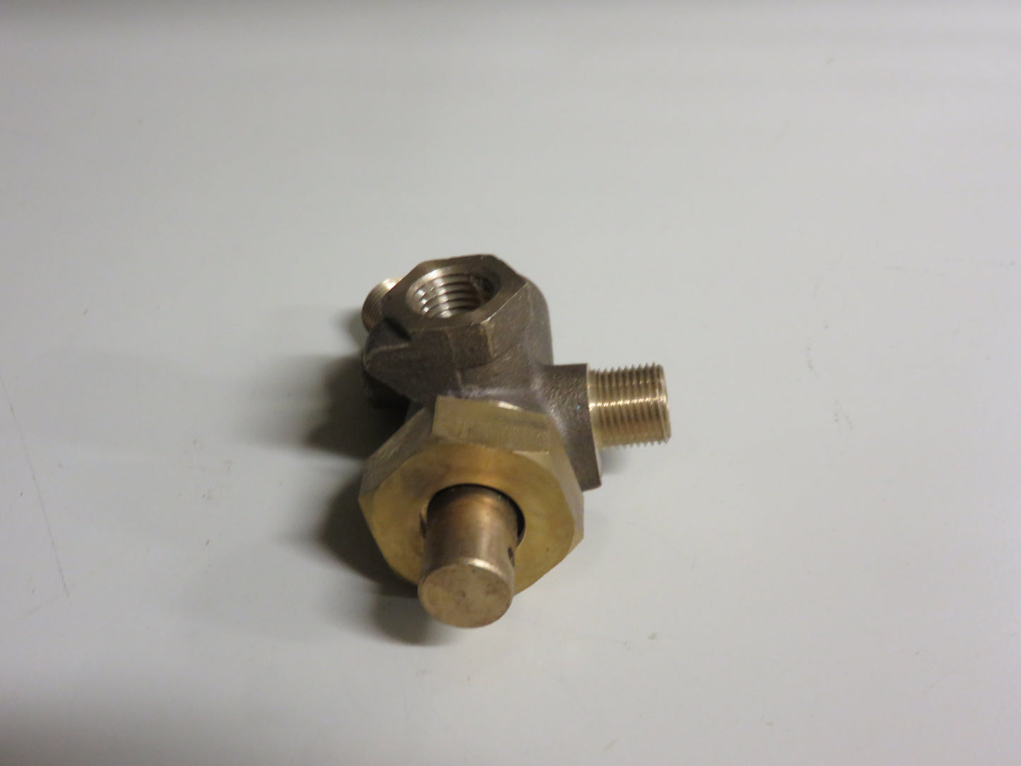 AB2805R John Deere 3 Way Valve For A, B, D, G, H