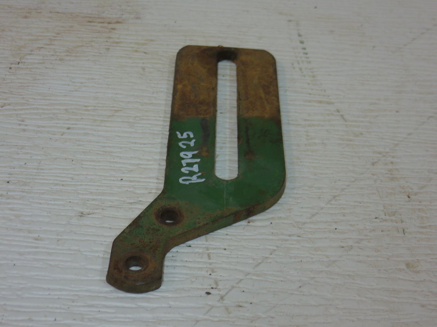 R27925 John Deere Steering Oil Line Support For 3010, 4010, 3020, 4020