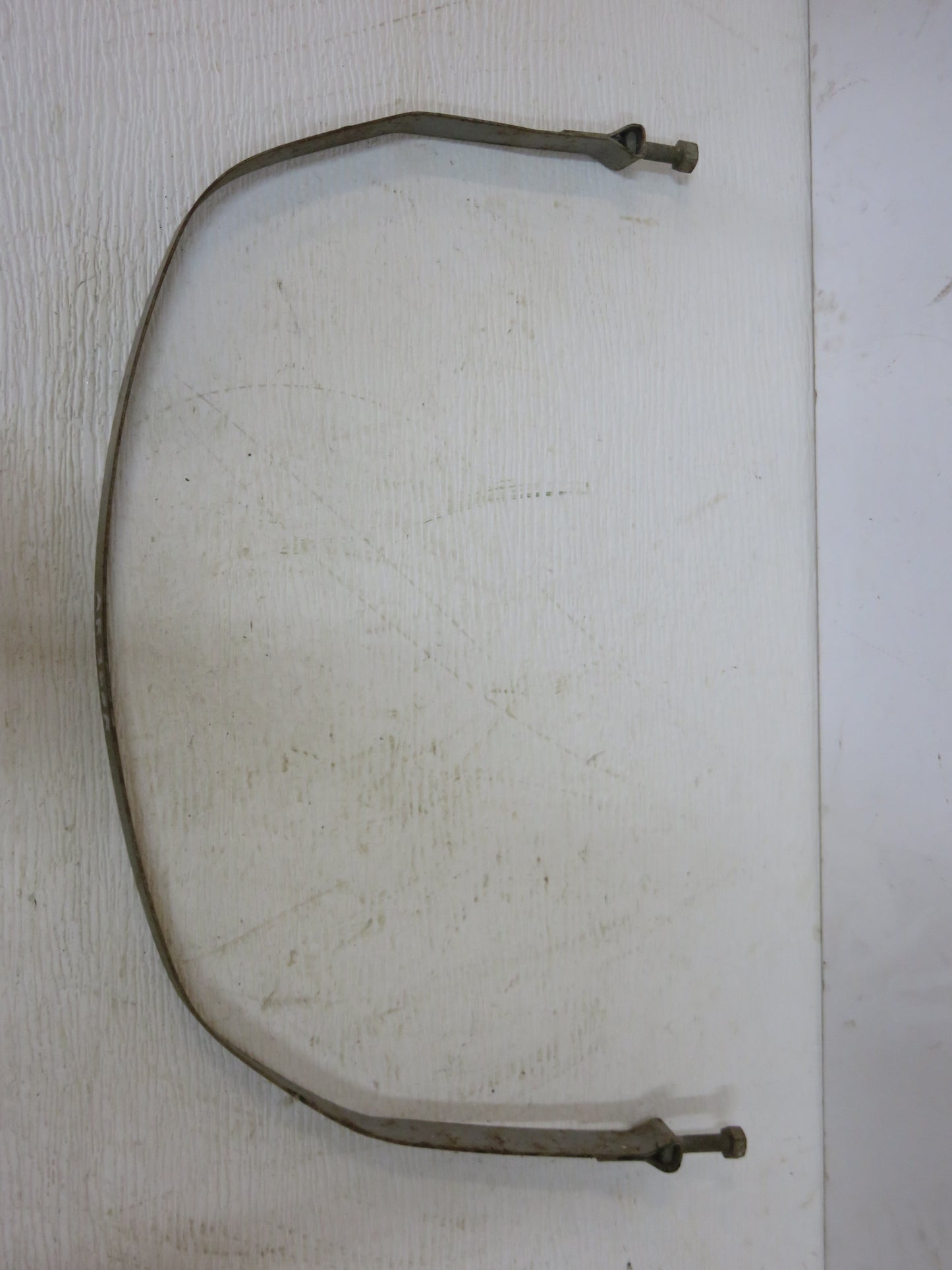 AR368R John Deere Fuel Tank Strap For R
