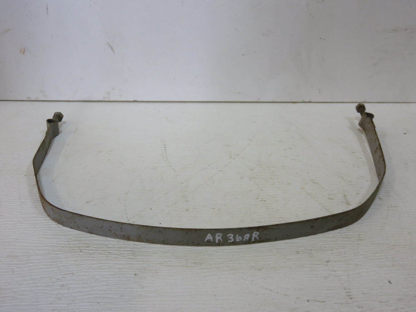 AR368R John Deere Fuel Tank Strap For R