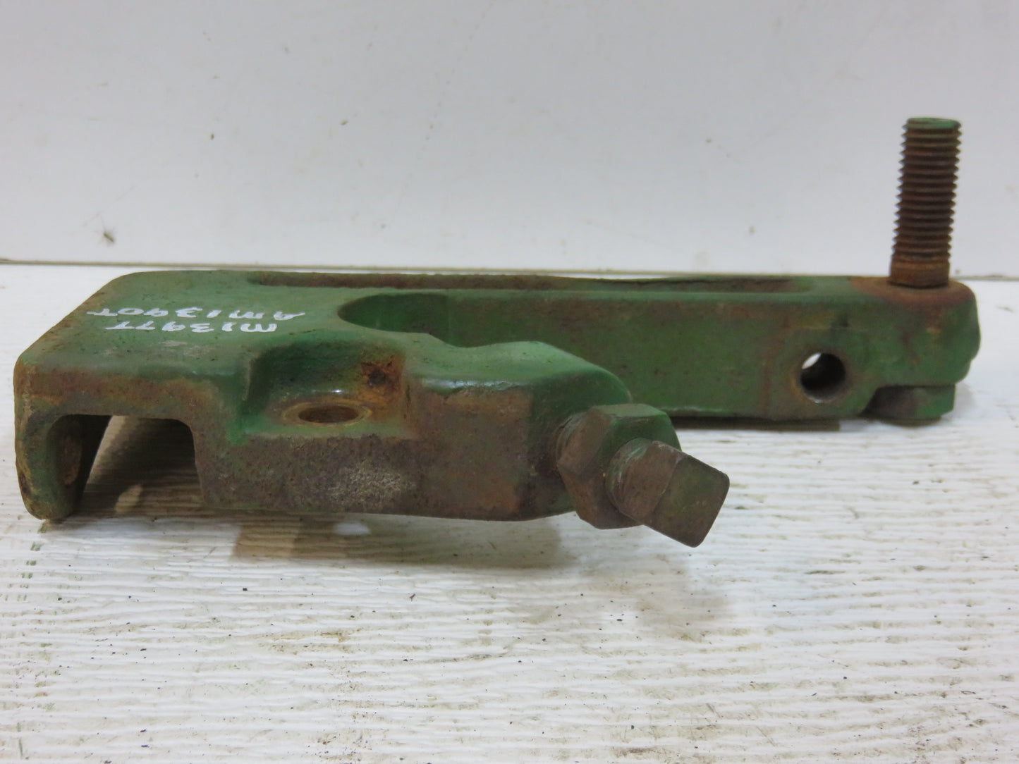 M1397T, AM1390T John Deere Right Implement Attaching Bracket For M, MT, 40, 320, 420, 330