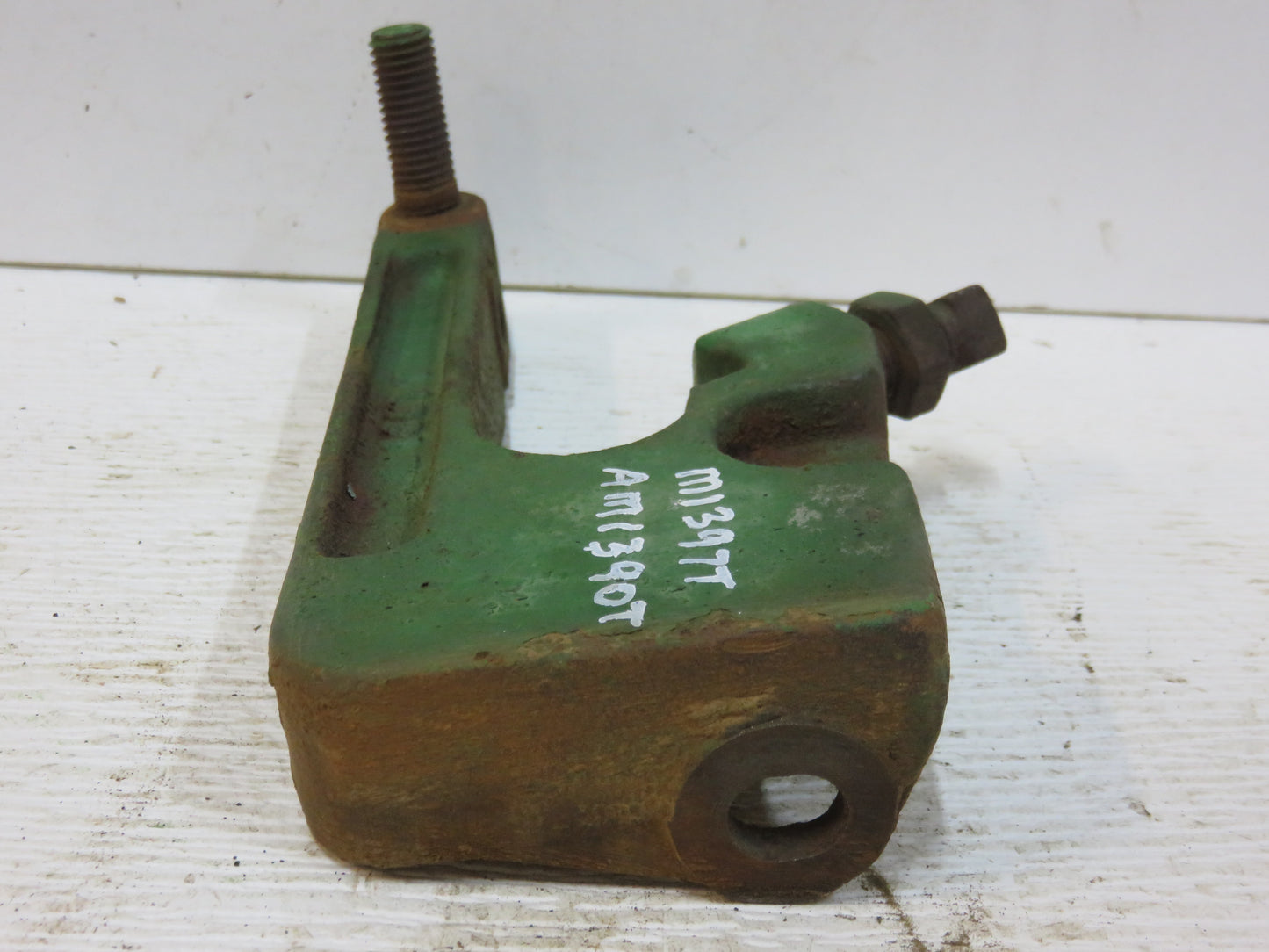 M1397T, AM1390T John Deere Right Implement Attaching Bracket For M, MT, 40, 320, 420, 330