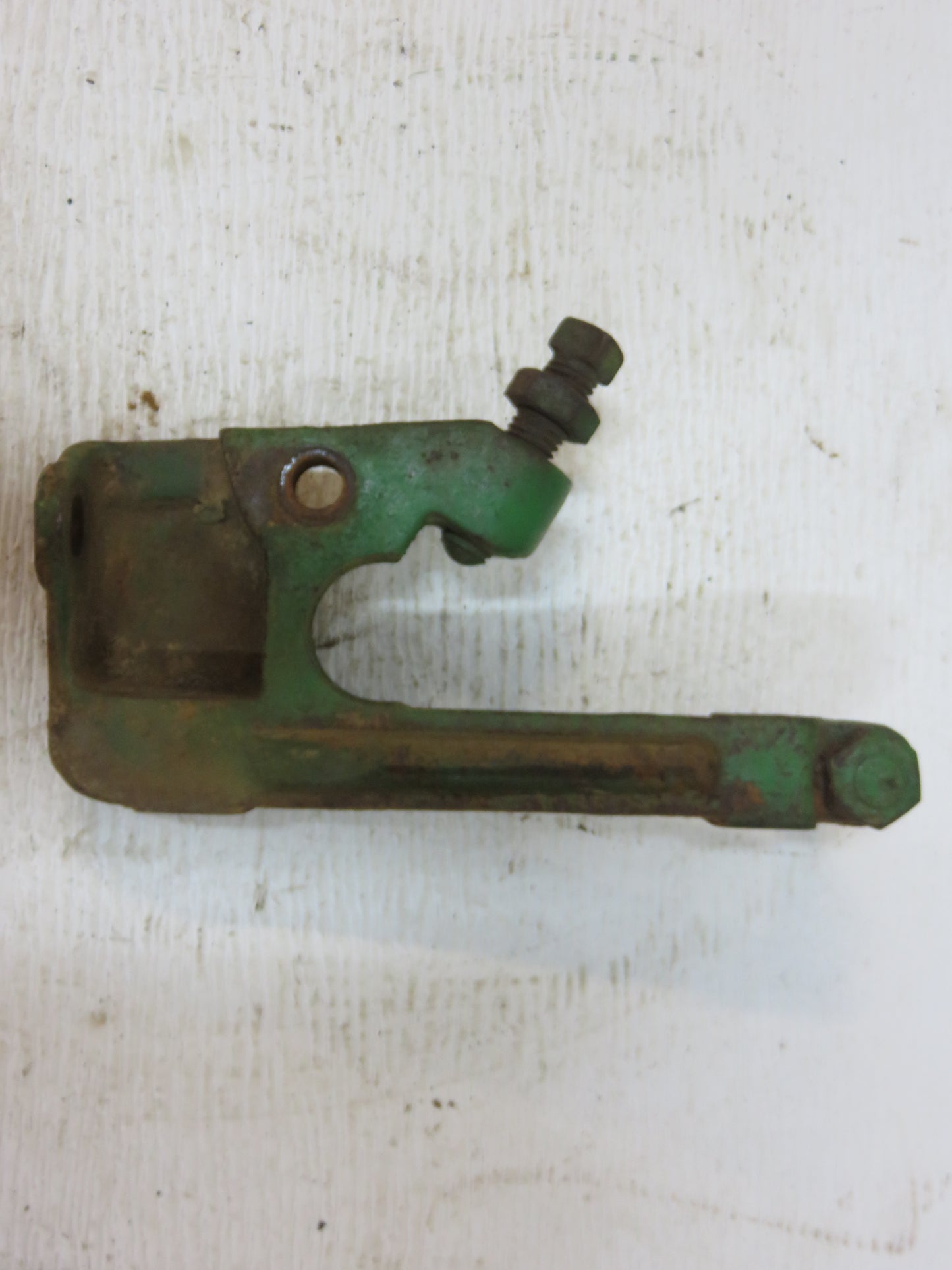M1397T, AM1390T John Deere Right Implement Attaching Bracket For M, MT, 40, 320, 420, 330