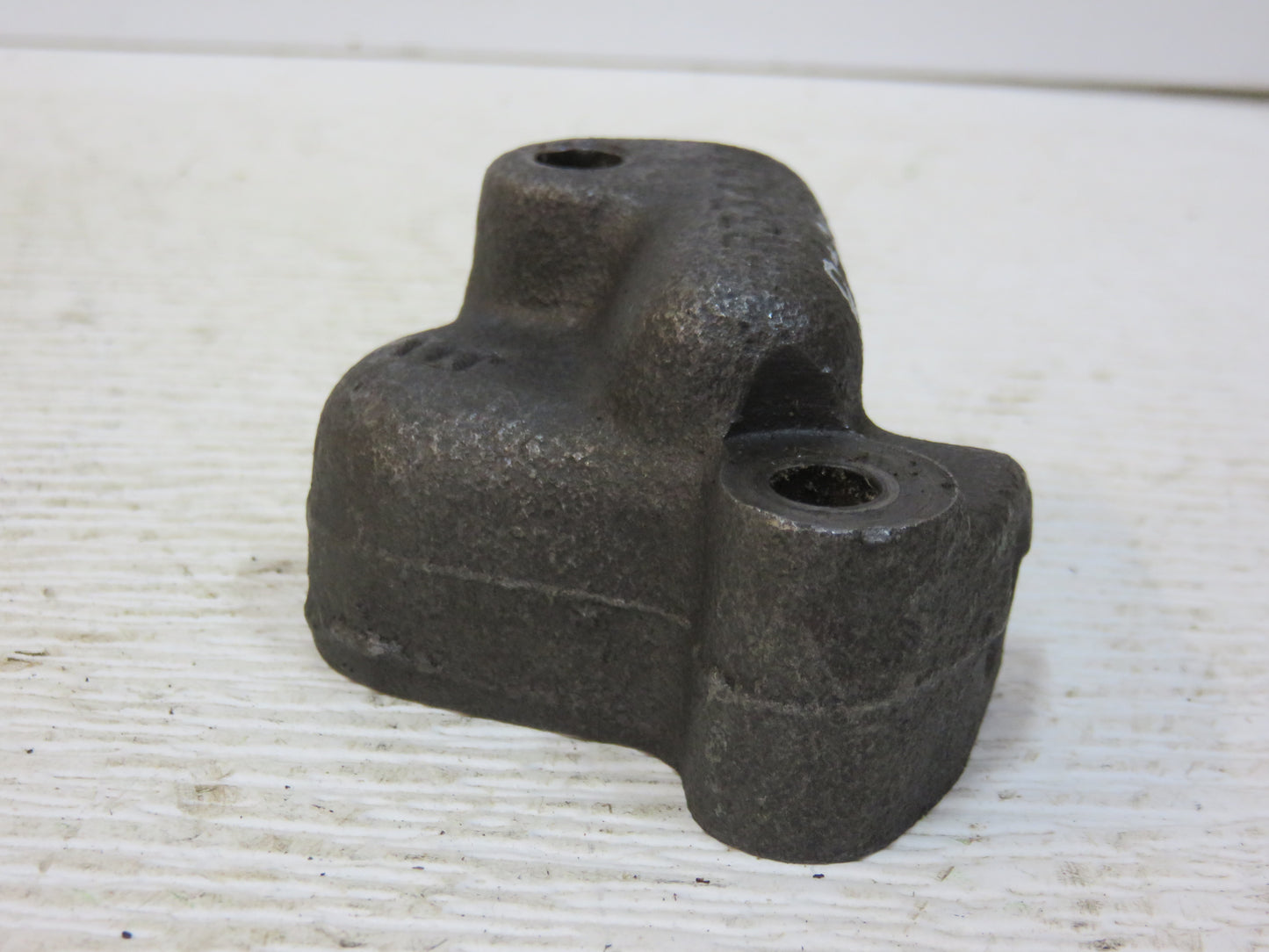 R33428 John Deere Transmission Oil Pump Tube Bracket For Synchro Range 2510, 3020, 4020