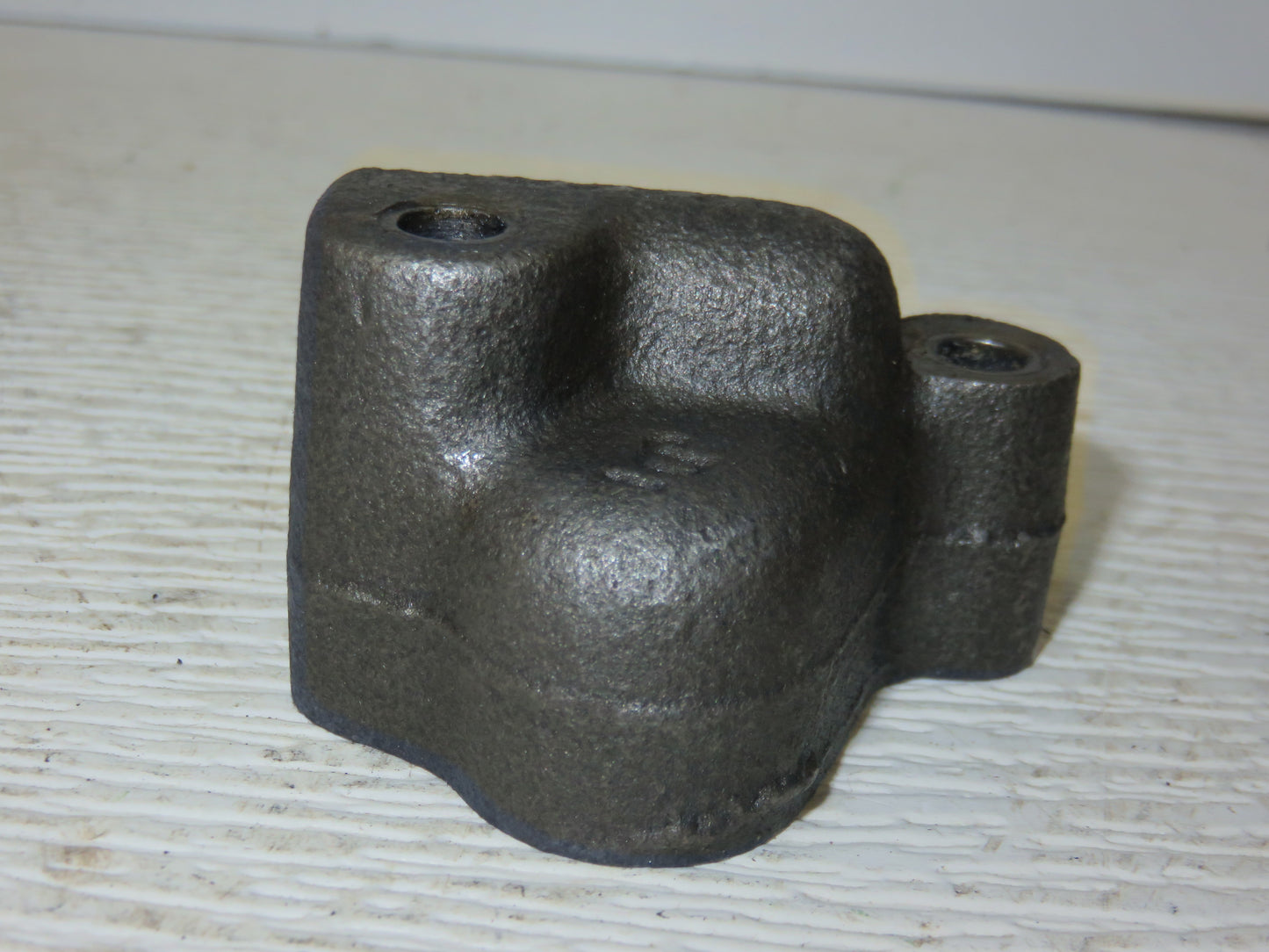 R33428 John Deere Transmission Oil Pump Tube Bracket For Synchro Range 2510, 3020, 4020