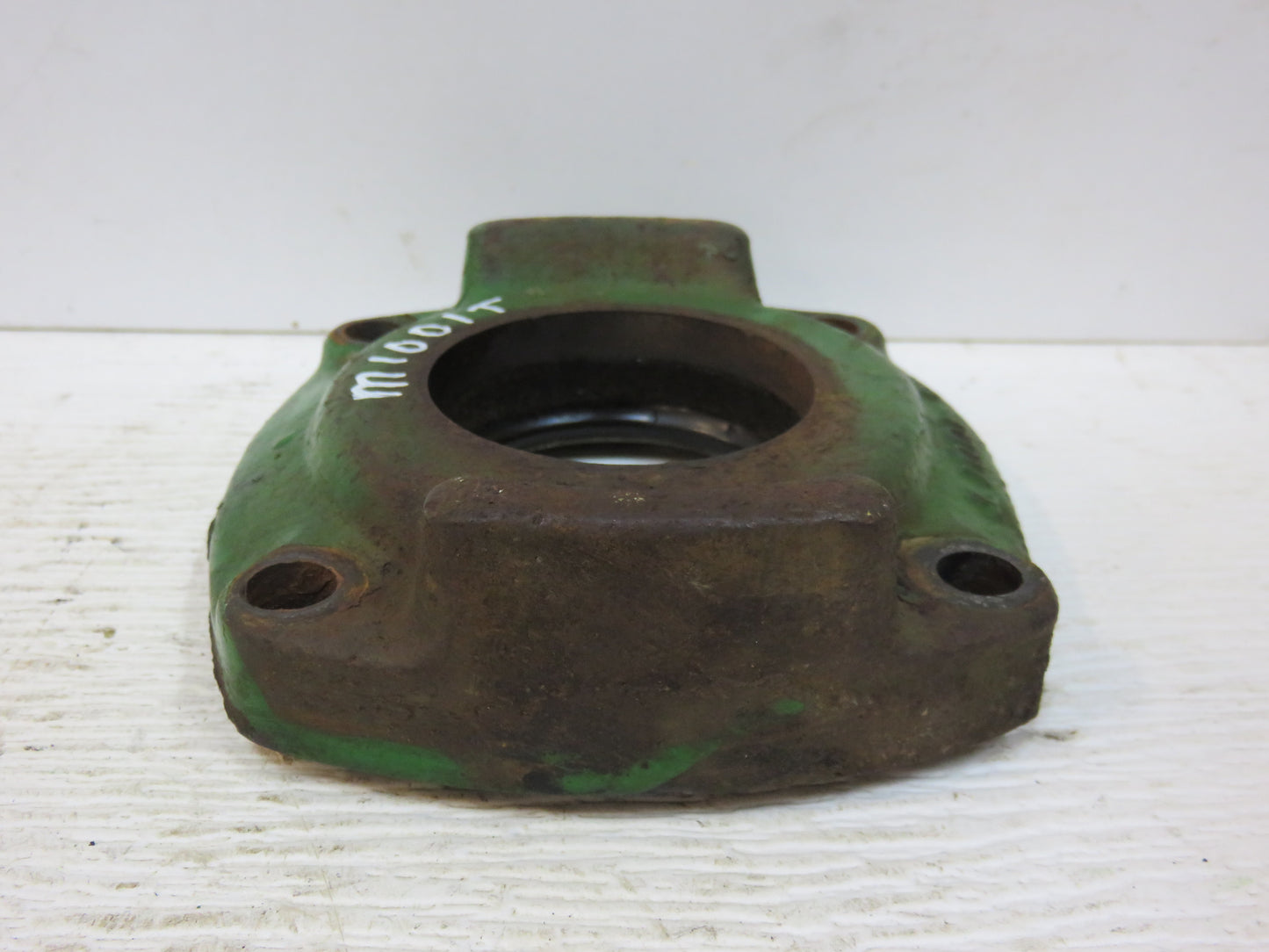 M1001T, AM972T John Deere Axle Bearing Quill For MT, 40, 420, 430, 435, 1010