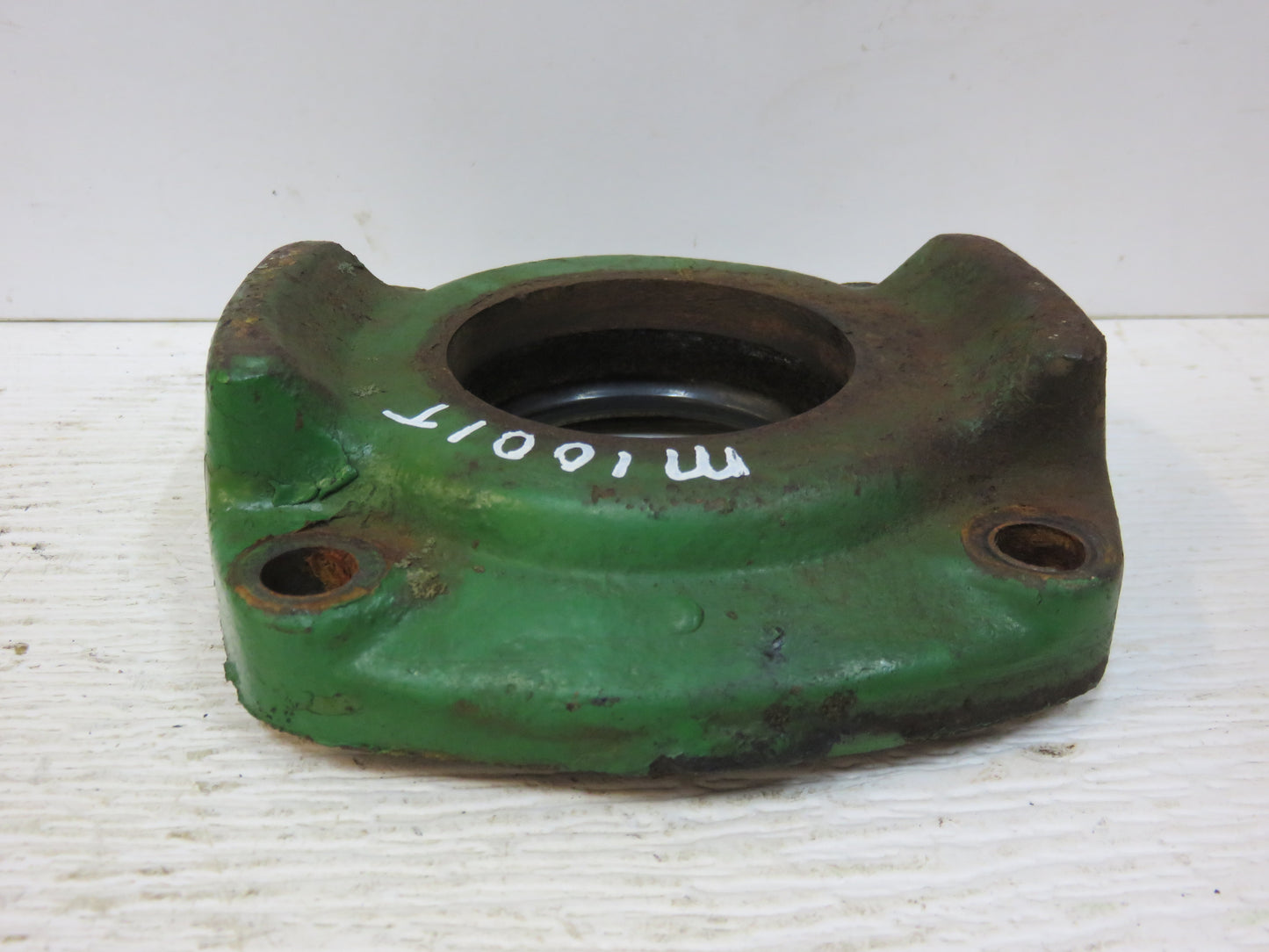 M1001T, AM972T John Deere Axle Bearing Quill For MT, 40, 420, 430, 435, 1010