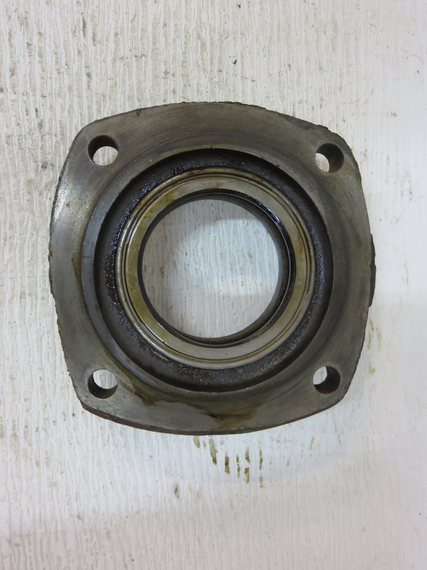 M1001T, AM972T John Deere Axle Bearing Quill For MT, 40, 420, 430, 435, 1010