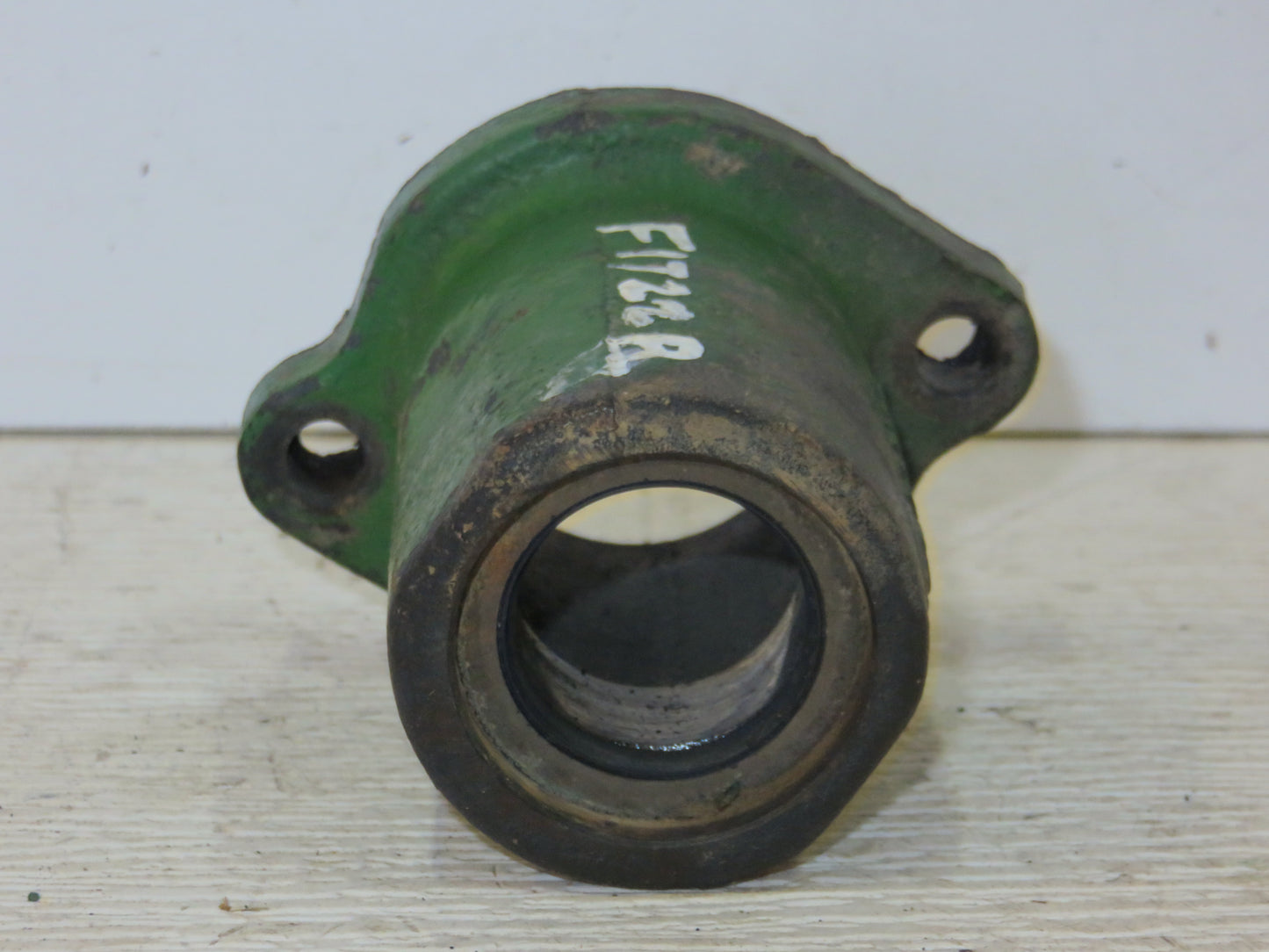 F1722R John Deere Steering Shaft Oil Seal Housing For 50, 60, 70, 520, 620, 720, 840