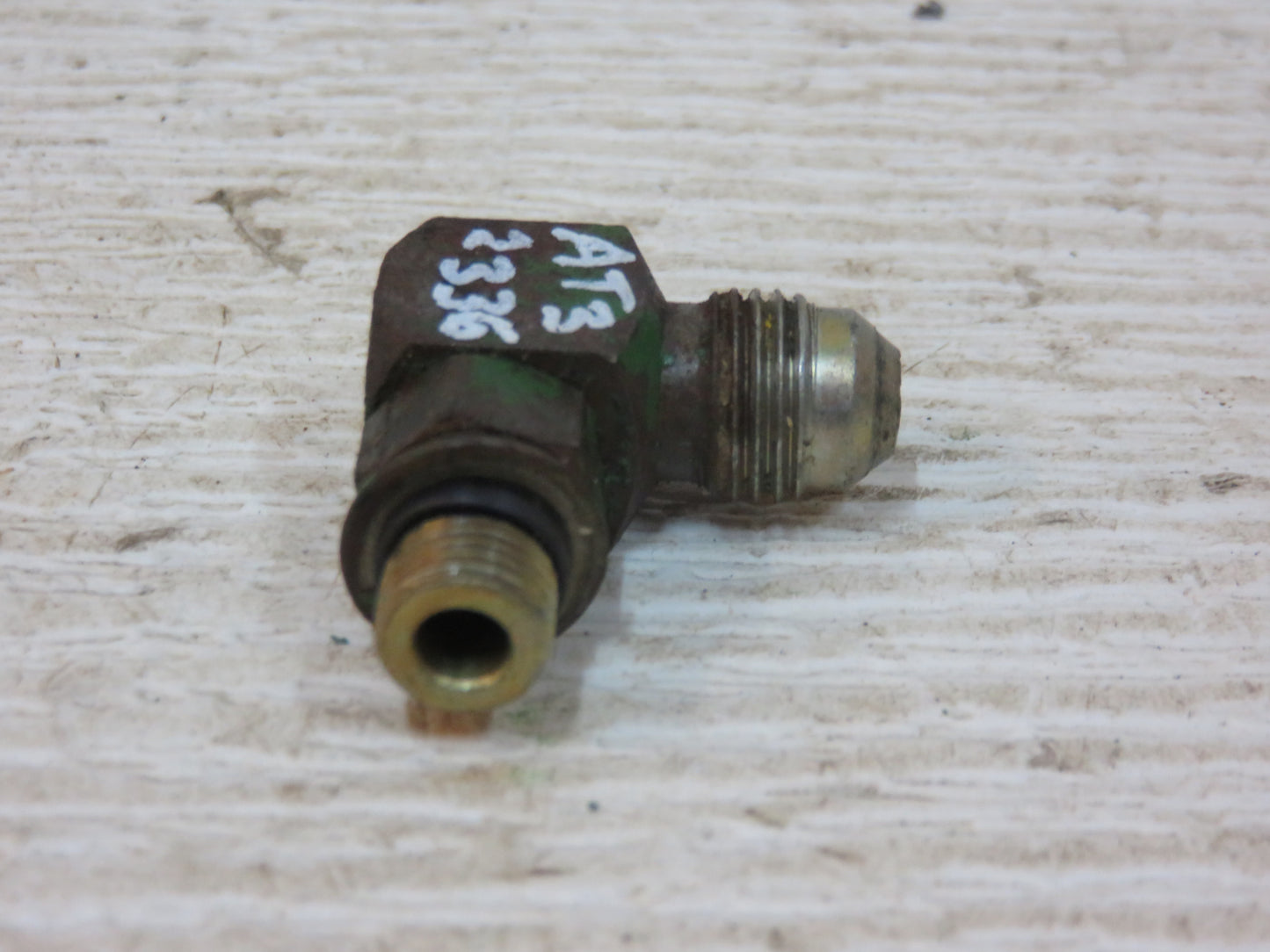 AT32336 John Deere 90 Degree Fitting For 2940, 3020, 4030, 4040, 4240, 4440, 4230, 4350