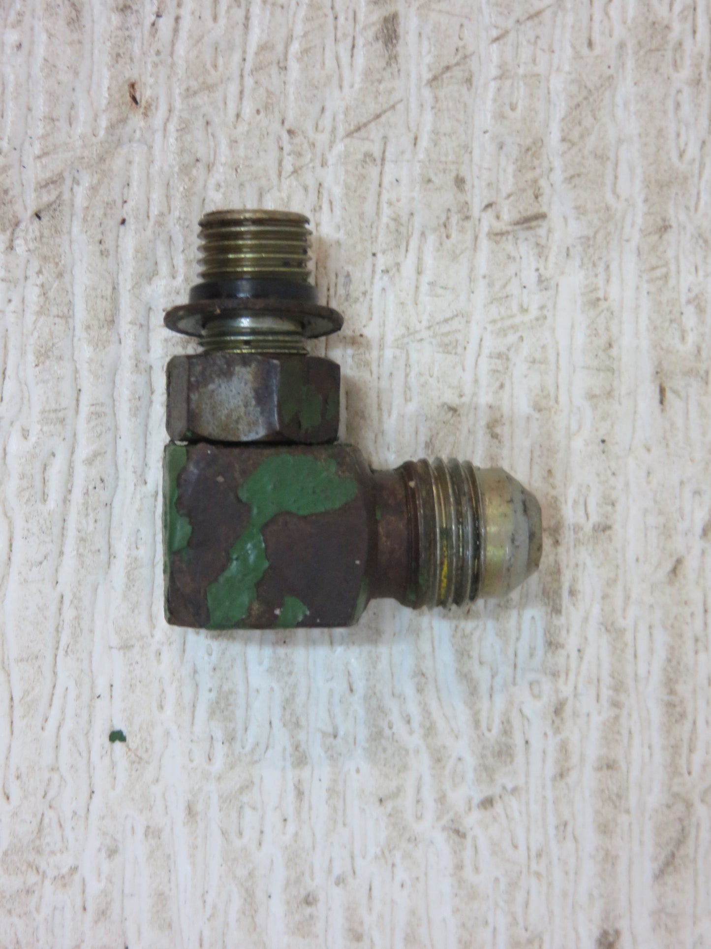 AT32336 John Deere 90 Degree Fitting For 2940, 3020, 4030, 4040, 4240, 4440, 4230, 4350