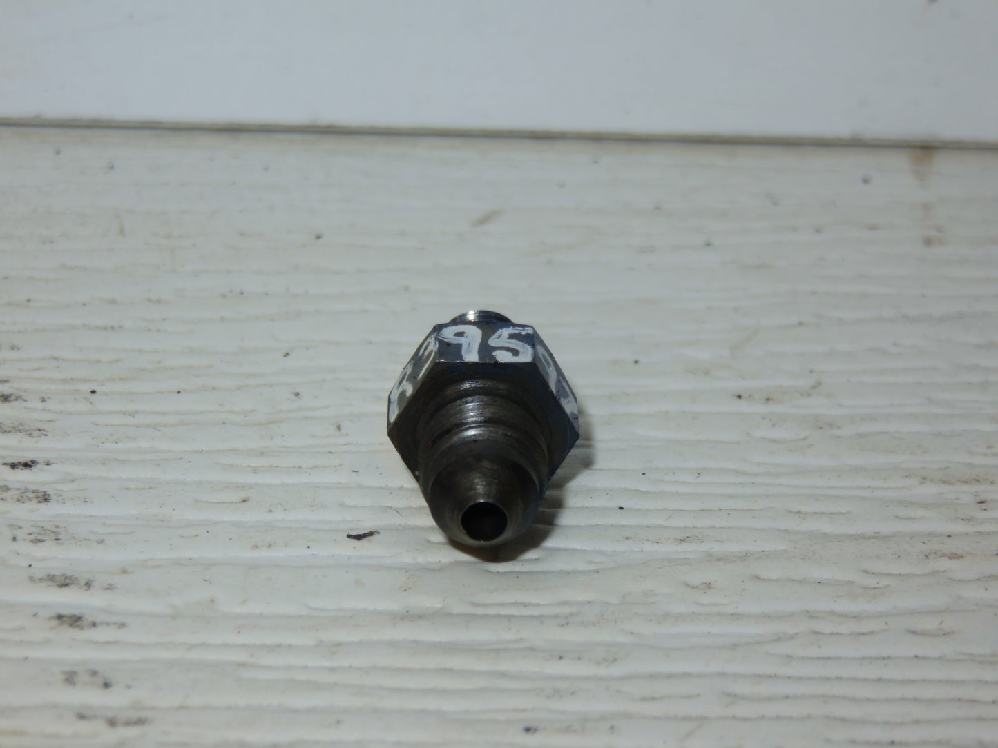 R39597 John Deere Adapter Fitting For 2510, 2520, 3020, 4000, 4020, 4030, 4040, 4240, 4440