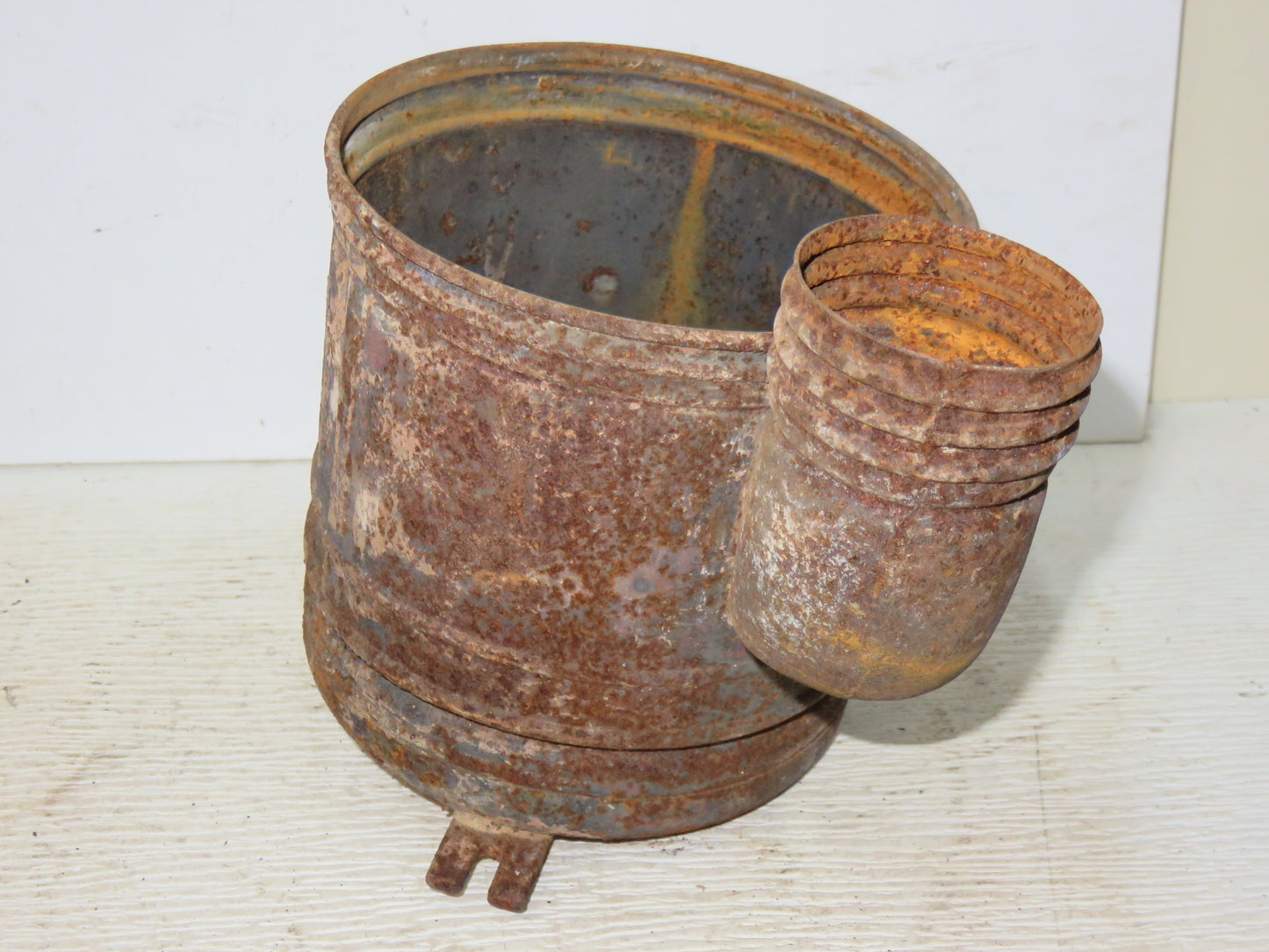 AA791R John Deere Vortox Air Cleaner Cup For A, AR