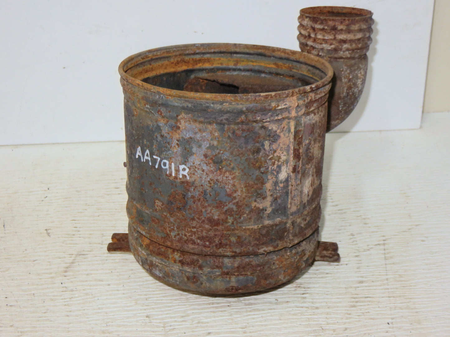 AA791R John Deere Vortox Air Cleaner Cup For A, AR