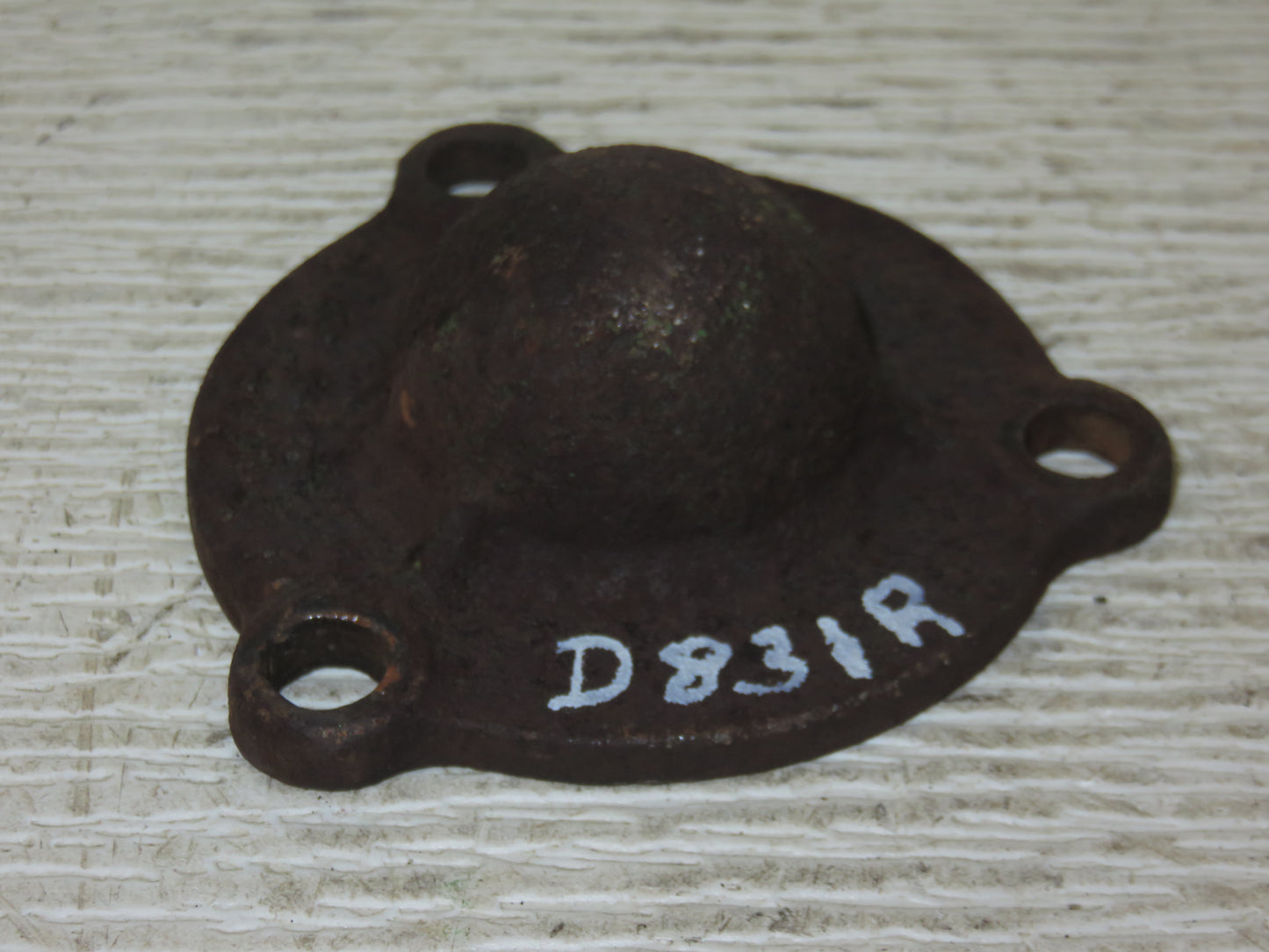 D831R John Deere Left Hand Governor Shaft Bearing Housing Cover For D