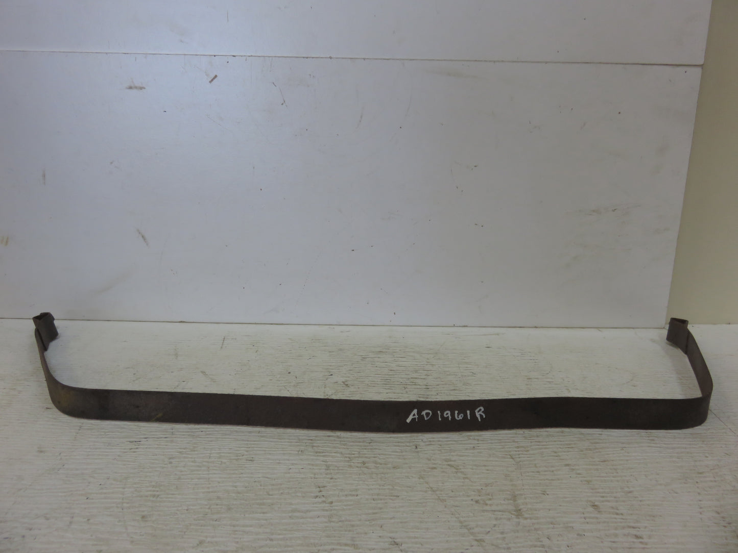 AD1961R John Deere Rear Fuel Tank Strap For D
