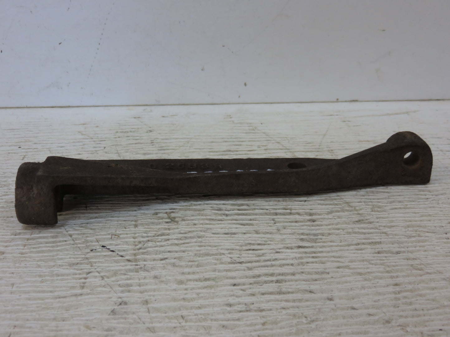 D2583R John Deere Throttle Control Crank Bracket For D