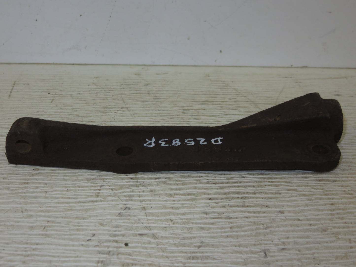 D2583R John Deere Throttle Control Crank Bracket For D