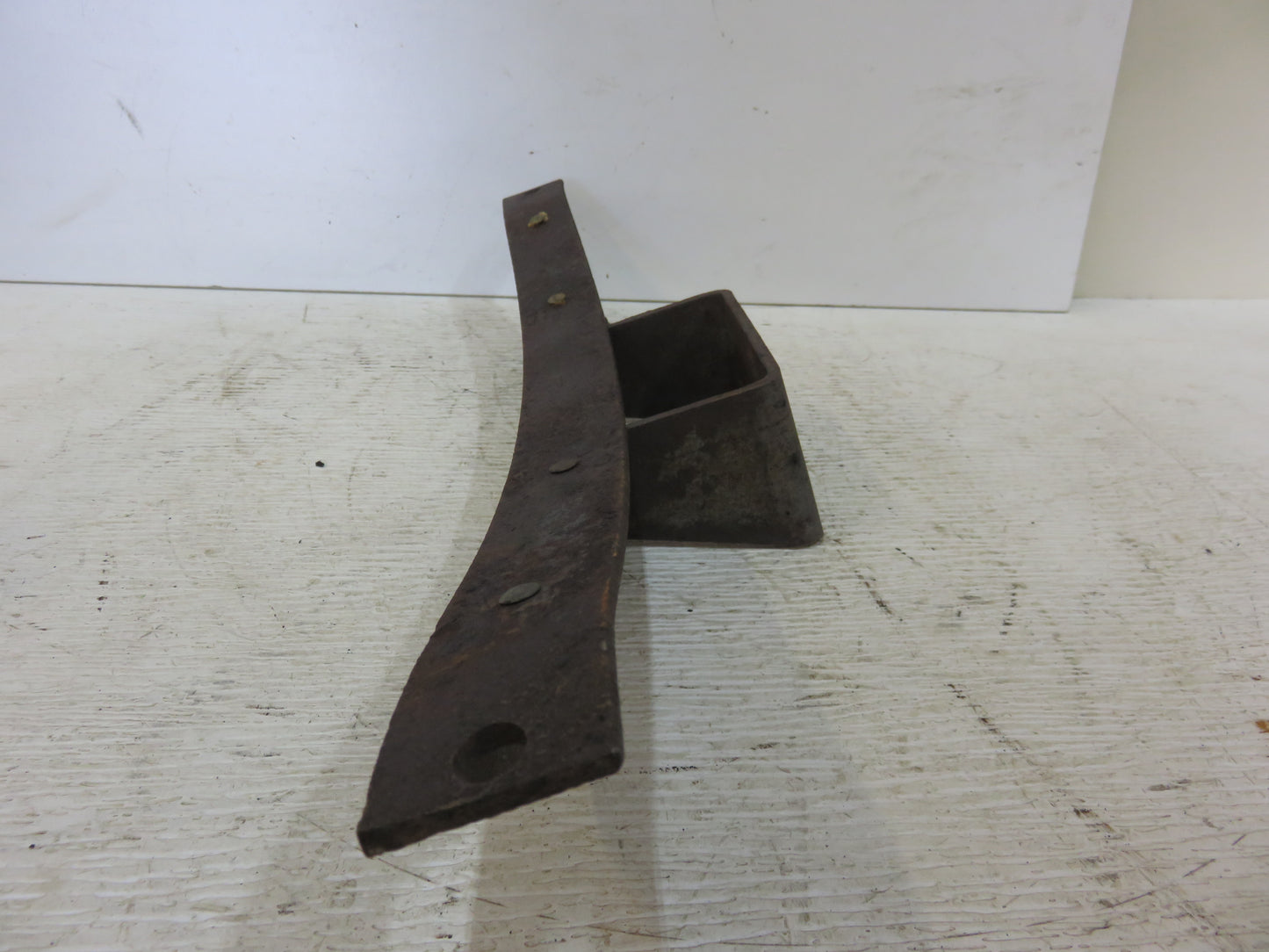 AD1959R John Deere Rear Fuel Tank Support For D