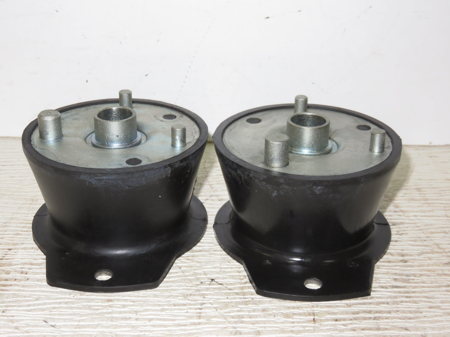 AR20350R John Deere Rubber Torsion Seat Spring Set For 50, 80, 520, 620, 720, 820, 530, 630