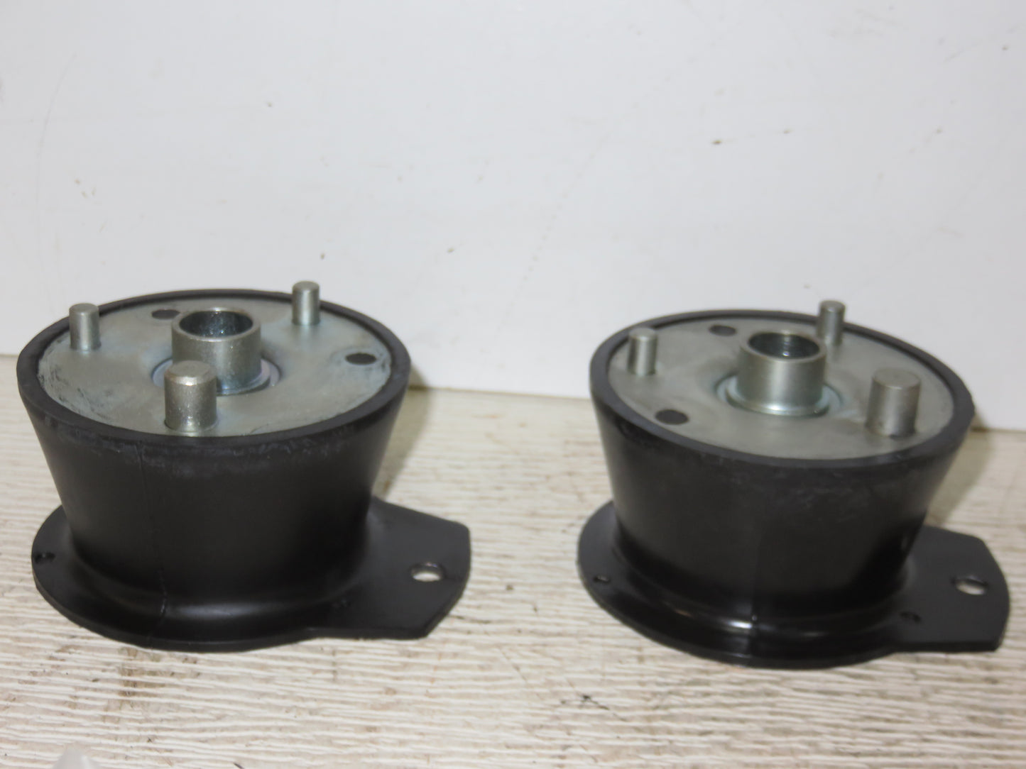 AR20350R John Deere Rubber Torsion Seat Spring Set For 50, 80, 520, 620, 720, 820, 530, 630