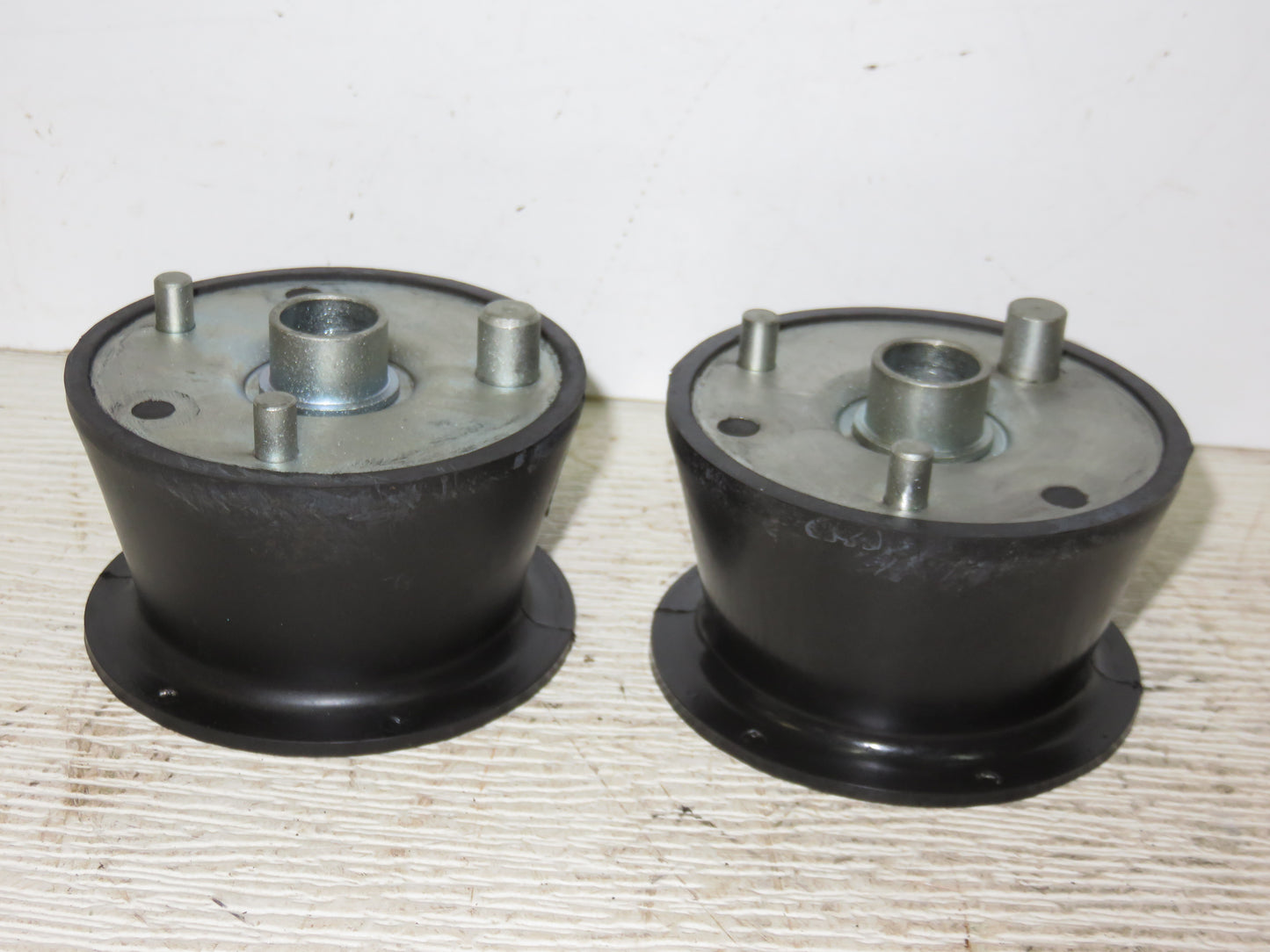 AR20350R John Deere Rubber Torsion Seat Spring Set For 50, 80, 520, 620, 720, 820, 530, 630