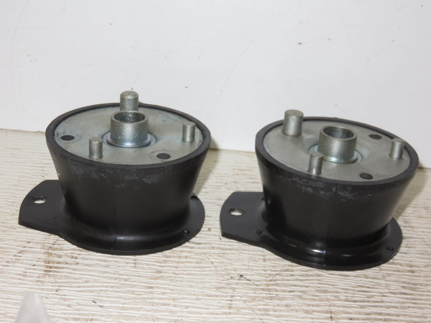 AR20350R John Deere Rubber Torsion Seat Spring Set For 50, 80, 520, 620, 720, 820, 530, 630