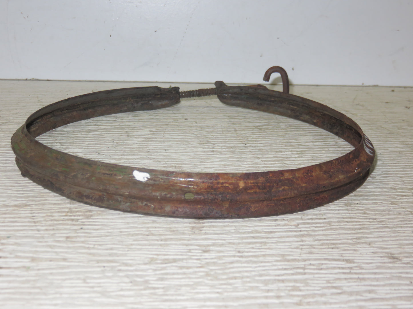AD1896R John Deere Air Cleaner Oil Bowl Clamp For D, 70, 720, 730