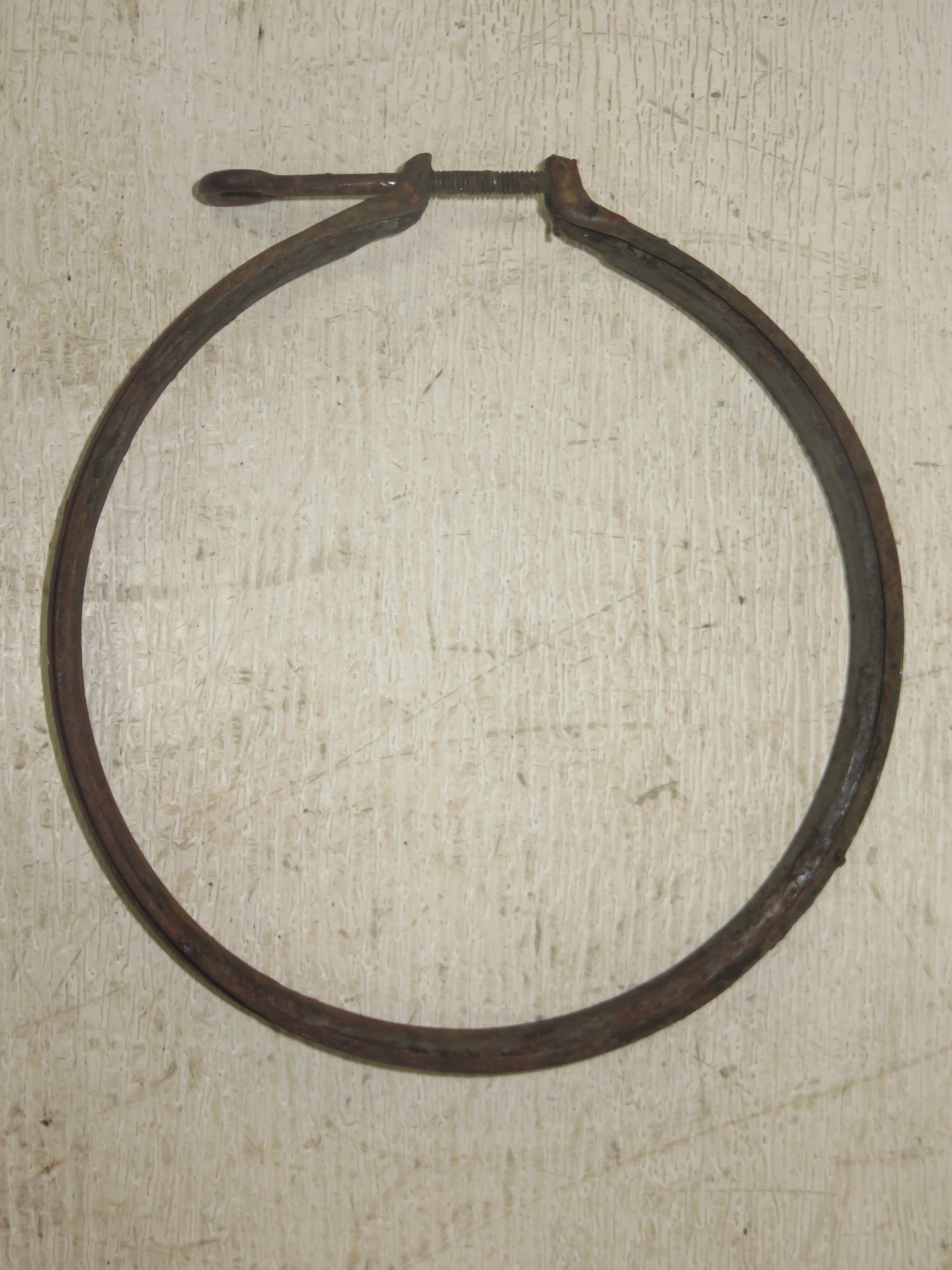 AD1896R John Deere Air Cleaner Oil Bowl Clamp For D, 70, 720, 730