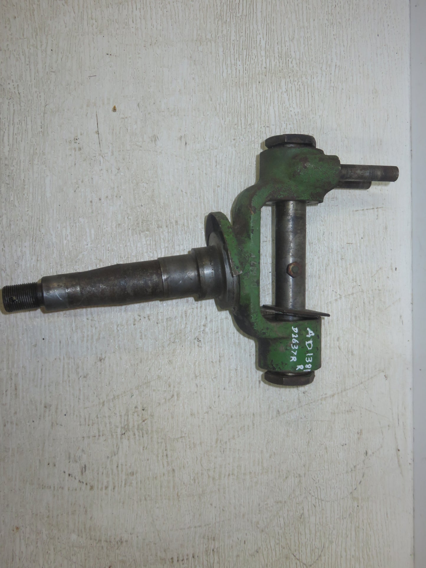 AD1381R, D2637R John Deere Front Spindle For AO, AR, D, GP