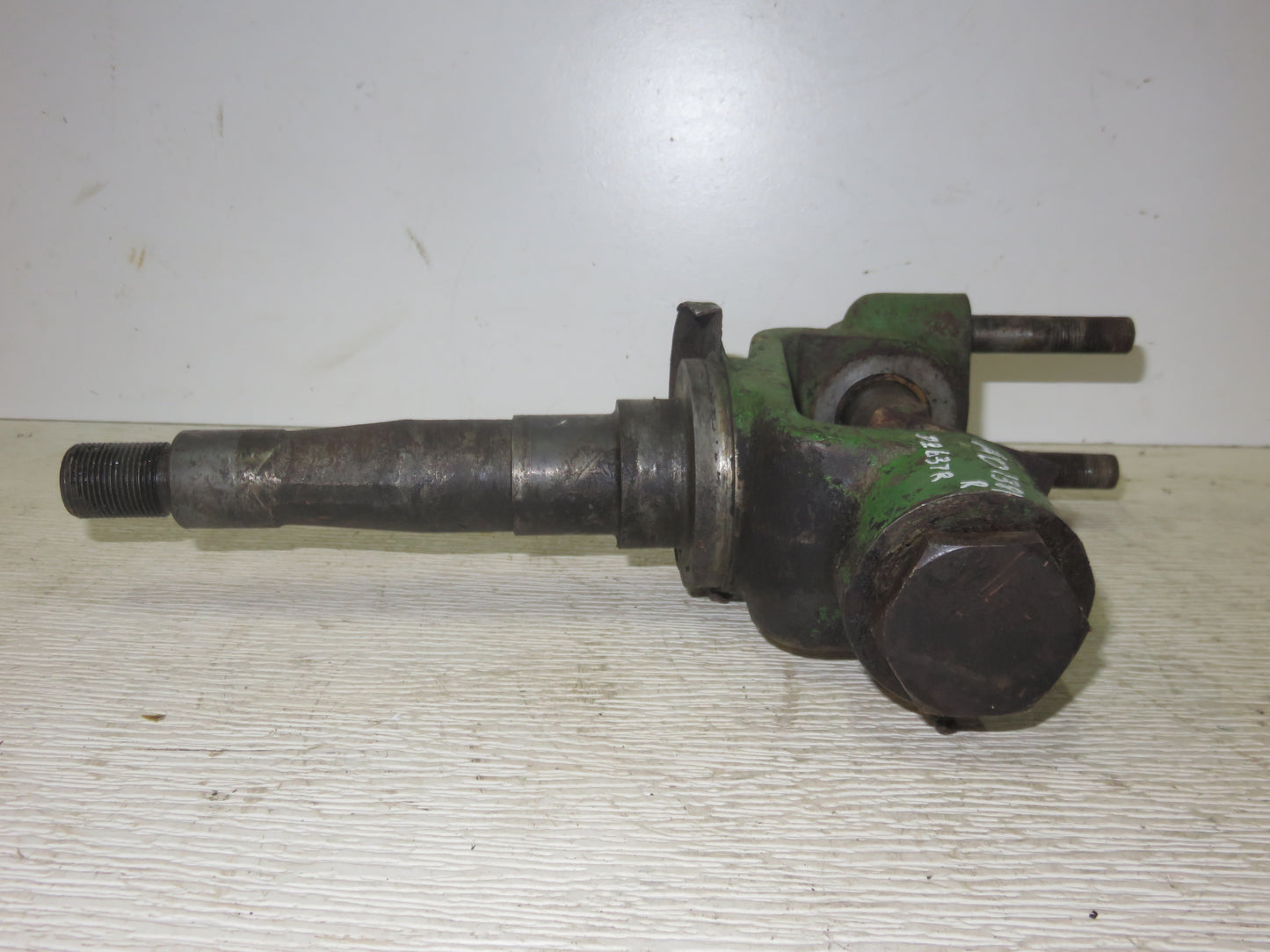 AD1381R, D2637R John Deere Front Spindle For AO, AR, D, GP