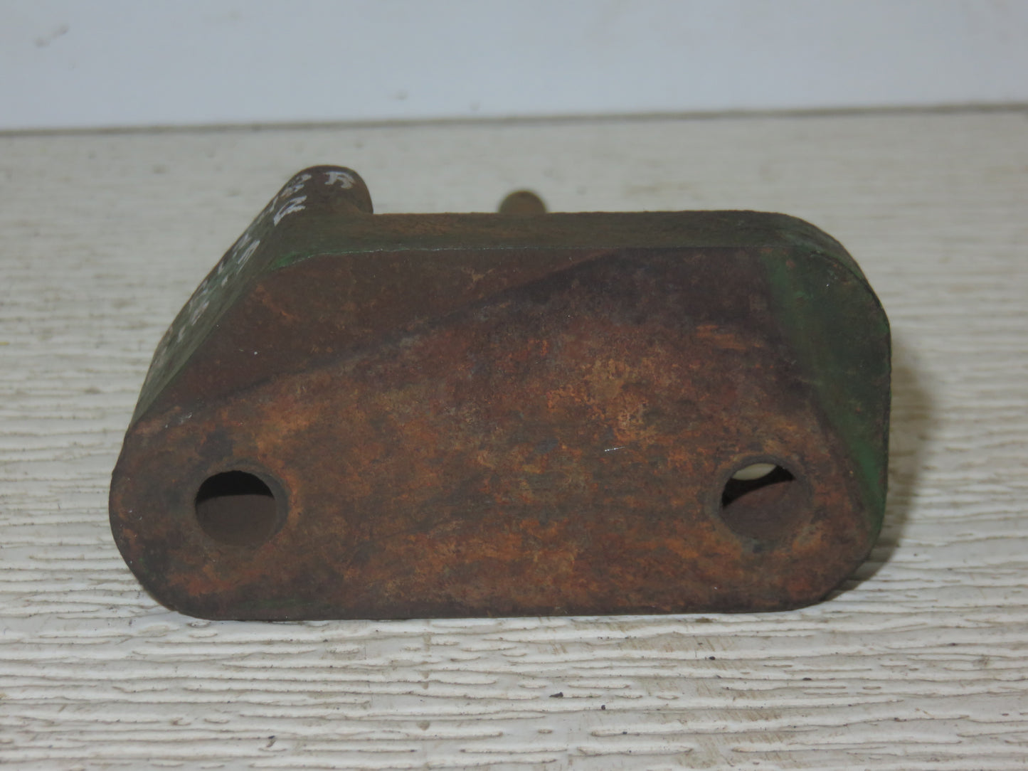 AR1248R, R1513R John Deere Speed Control Bracket With Pin For Pony Motor On 80, 820, 830, 840